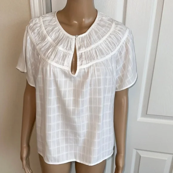 Old Navy White Ruffled Women's Top Size Small. - Picture 1 of 13